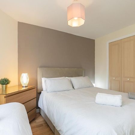 Dicksonfield Quiet Central Family Apartment With Parking Edinburgh Eksteriør billede