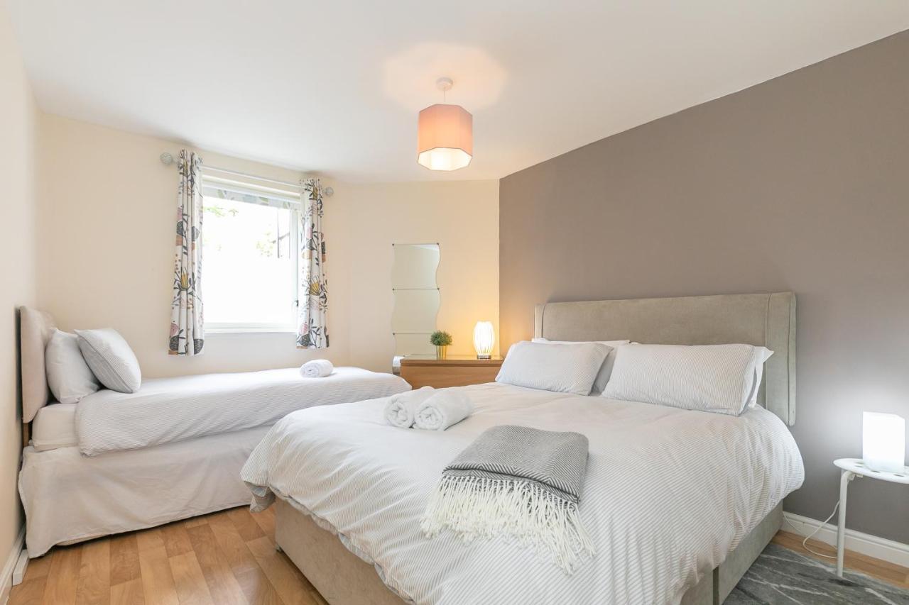 Dicksonfield Quiet Central Family Apartment With Parking Edinburgh Eksteriør billede