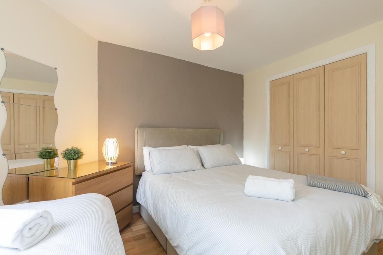 Dicksonfield Quiet Central Family Apartment With Parking Edinburgh Eksteriør billede